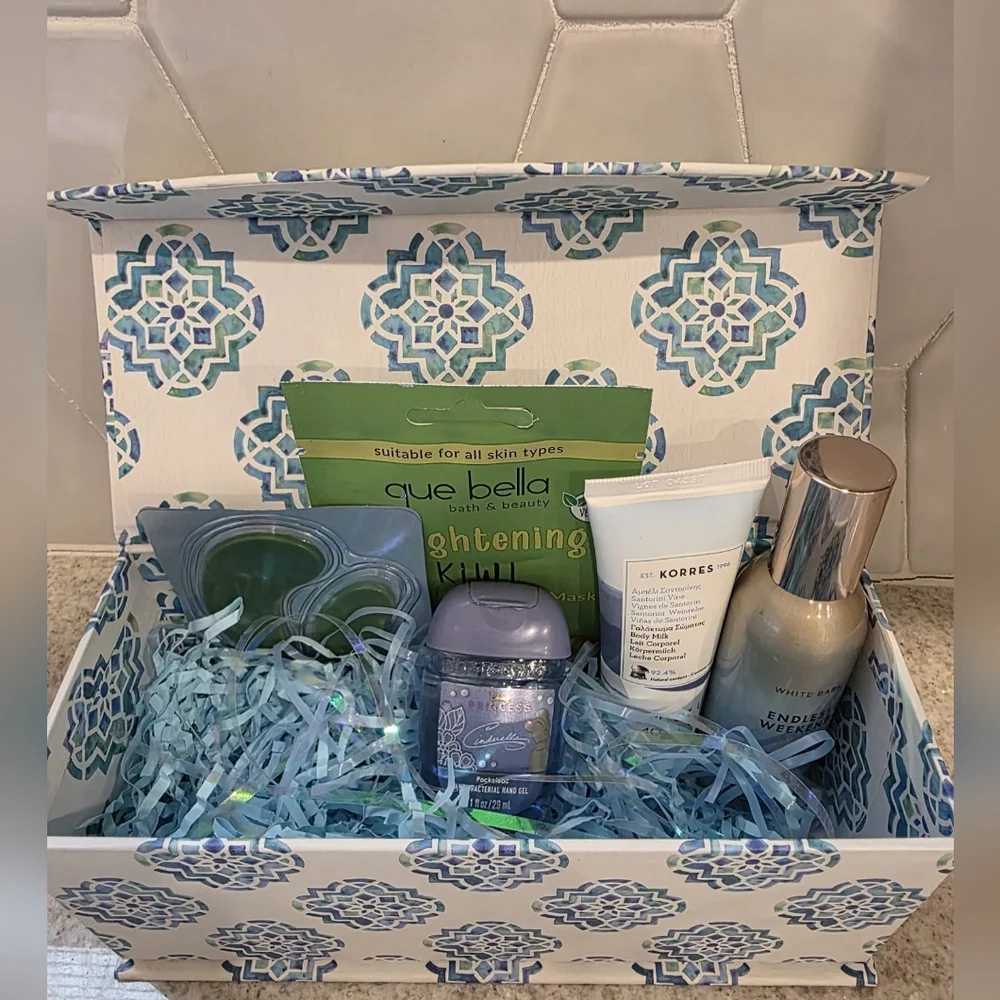 Que Bella & Korres, Bath & Body Works Spa Gift Box - Blue & Green - Picture 2 of 4